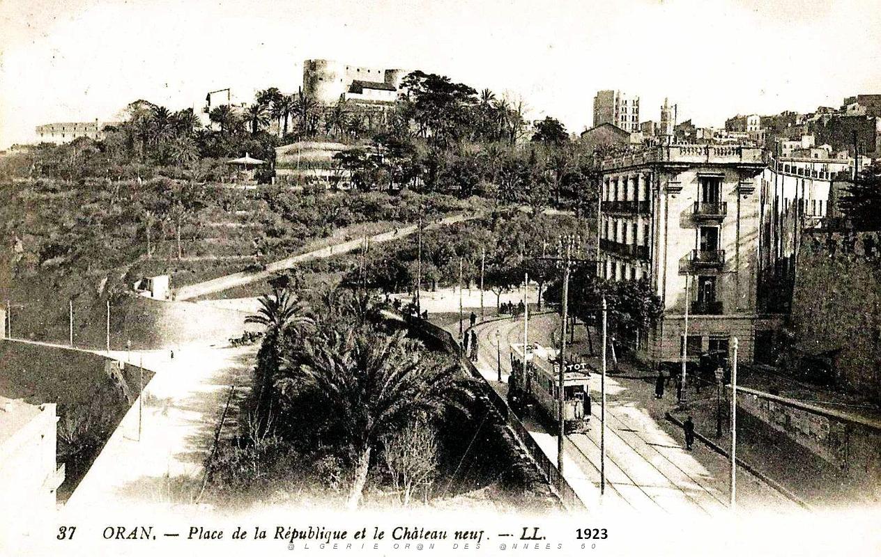 Oran - Place de la Republique et Chateu-Neuf - 1923.jpg
